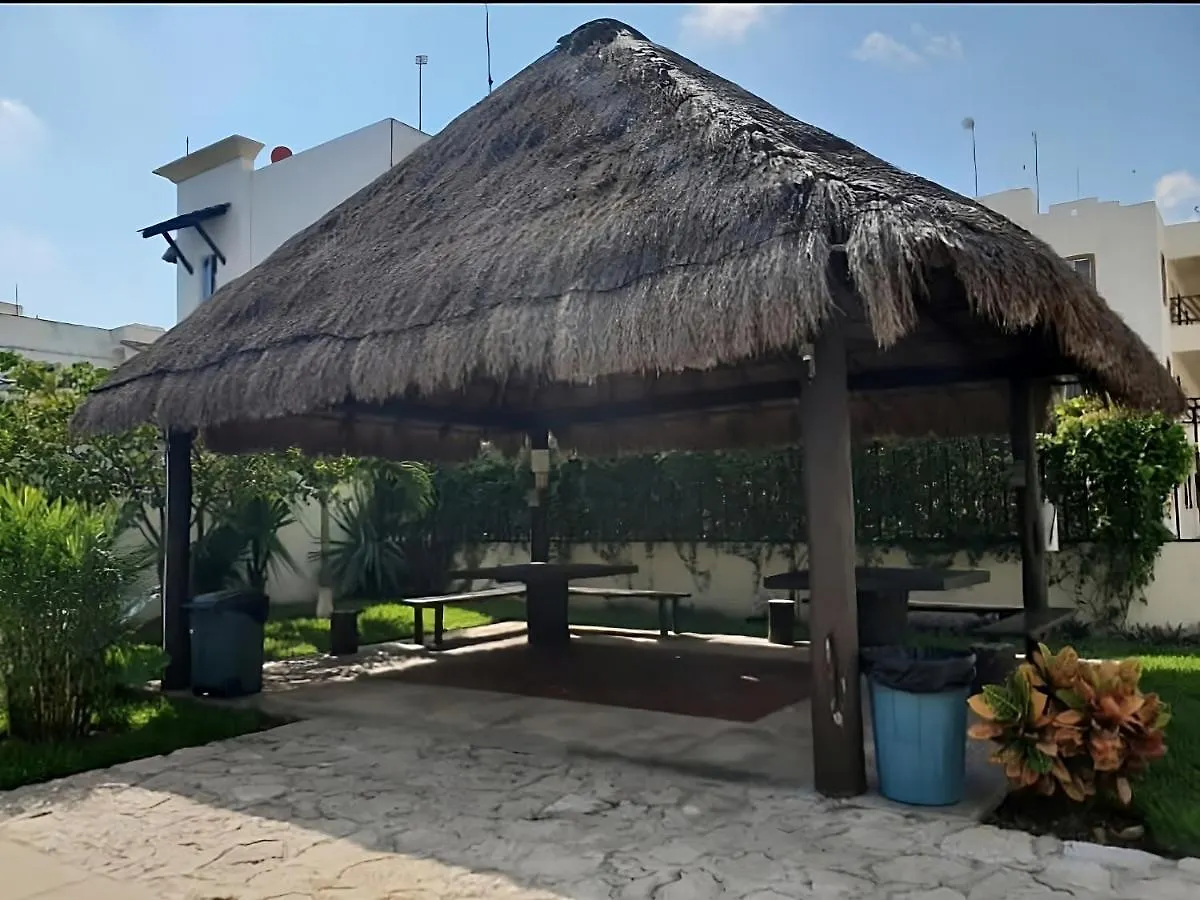 Acogedor Apartamento Con Piscina Bbq Wifi Playa del Carmen Mexiko